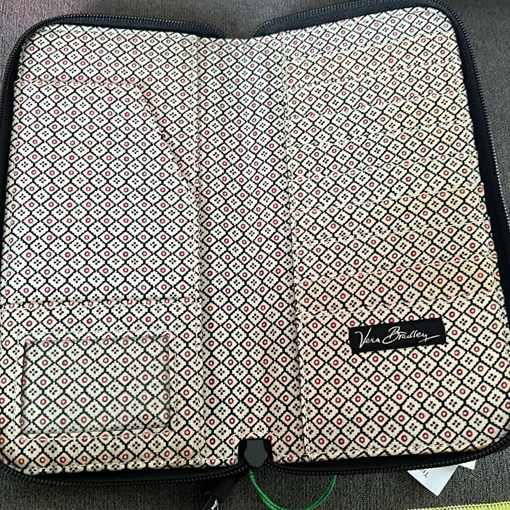 Vera Bradley Classic Black Travel Wallet NWT - Picture 3 of 5